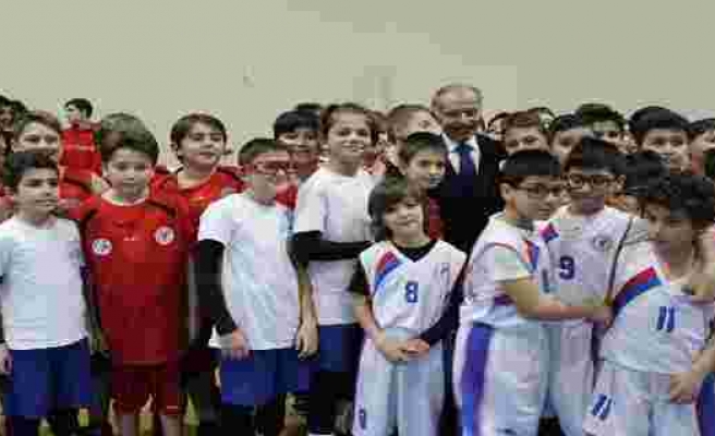 Bayrampaşa'da kış spor okulları sezon açılışını yaptı