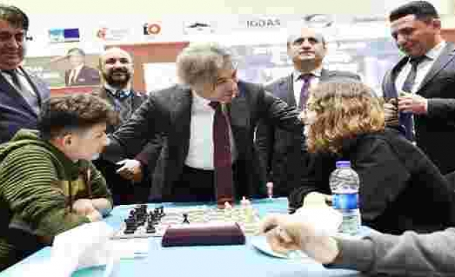 Beyoğlu'nda '4'üncü Okullararası Satranç Turnuvası' başladı