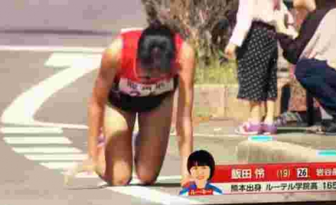 Böyle Azim Görülmedi! Japon Koşucunun Bacağı Kırıldı, Parkuru Emekleyerek Dizleri Kanlar İçinde Tamamladı!