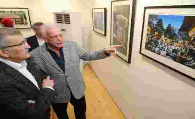 Cumhurbaşkanlığı Büyük Kültür ve Sanat Ödüllü İzzet Keribar'ın sergisi açıldı