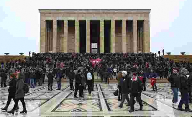 Emeklilikte Yaşa Takılanlar Ankara'da: Anıtkabir'i Ziyaret Eden On Binlerce EYT'li Çözüm İçin Sesini Yükseltti