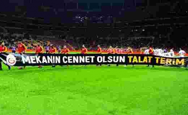 Galatasaray ve Hatayspor'dan Talat Terim için pankart