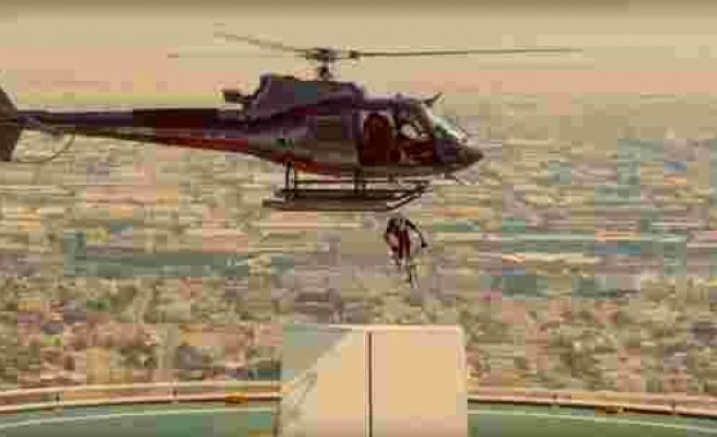 Helikopterden Atladığı Bisikleti ile Dubai'nin Simge Otelinde Olağan Dışı Bir Gösteri Yapan BMX Yıldızı Kriss Kyle