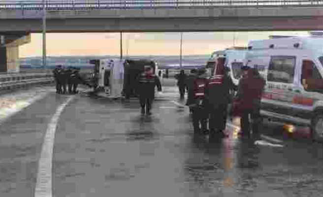 İstanbul Havalimanı servisi yan yattı: 1'i ağır 9 işçi yaralı