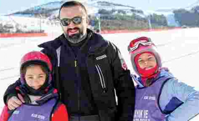 Murat Aşık'ın kızıyla Palandöken'de kar keyfi
