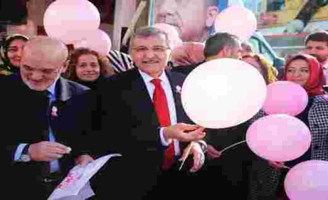 Murat Aydın 'Dünya Kanser Günü'nde vatandaşlara pembe kurdele taktı