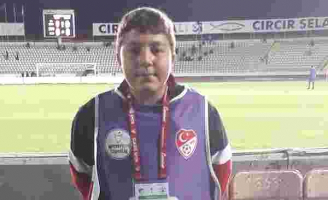 Sattığı Simitlerin Parasını Elazığspor'a Bağışlamıştı! 16 Yaşındaki 'Furkan Gündüz' Sporseverleri Üzdü