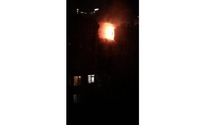 Şişli'de 4 katlı binada korkutan yangın