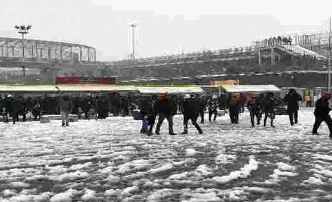 Soğuk hava Galatasaray taraftarını durdurmadı