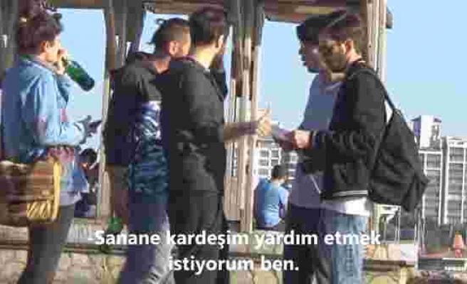Turistlere Yardım Edilmemesi Gerektiğini Söyleyen Kişiye Türklerin Tepkisi