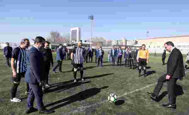 Bakan Kasapoğlu, Kamu Futbol Turnuvasının açılışını yaptı