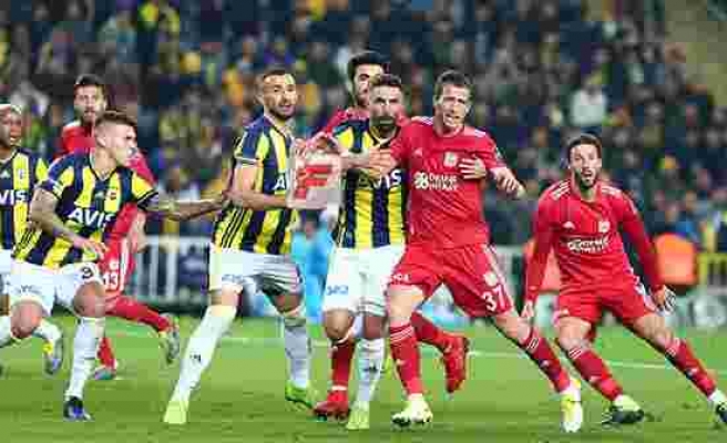 Fenerbahçe taraftarından Sivassporlu futbolculara alkış