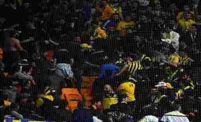 Fenerbahçe tribünleri karıştı