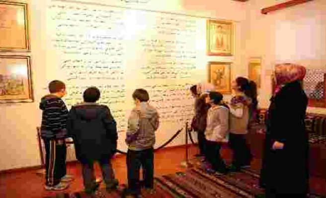 İstiklal Marşı'nın kabulünün 98'inci yılında Taceddin Dergahı Müzesi'ne ziyaretçi sayısı 5 katına çıktı