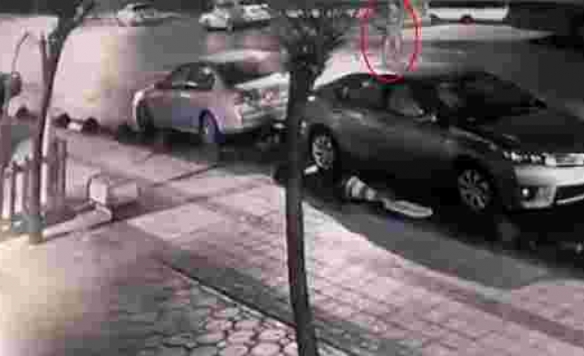 (Özel) Sancaktepe'de alkollü sürücünün yayaya çarparak ölümüne neden olduğu kaza kamerada
