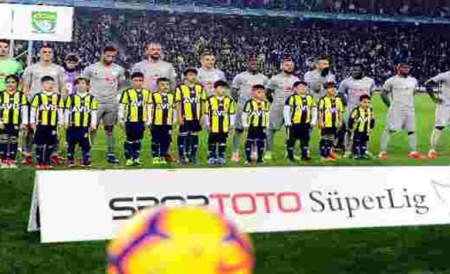 Spor Toto Süper Lig: Fenerbahçe: 0 - Çaykur Rizespor: 1 (Maç devam ediyor)