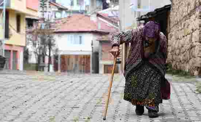 Türkiye'nin Yaşlı Nüfusu Son 5 Yılda Yüzde 16 Arttı: 2030'de Nüfusun Yüzde 13'ü 65 Yaş Üstü Olacak