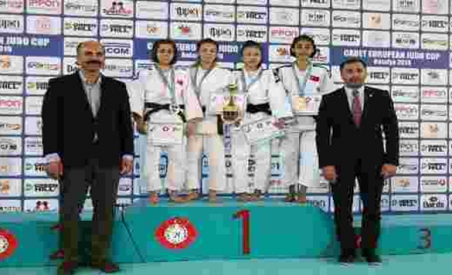 Ümitler Avrupa Judo Kupası'na millilerden madalyalı başlangıç