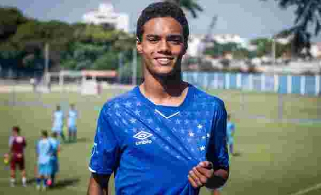Ronaldinhonun oğlu Joao Mendes, Cruzeiroyla sözleşme imzaladı