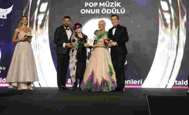 Pop müzik onur ödülü: Emel Müftüoğlu / Faka Bastın seçildi.