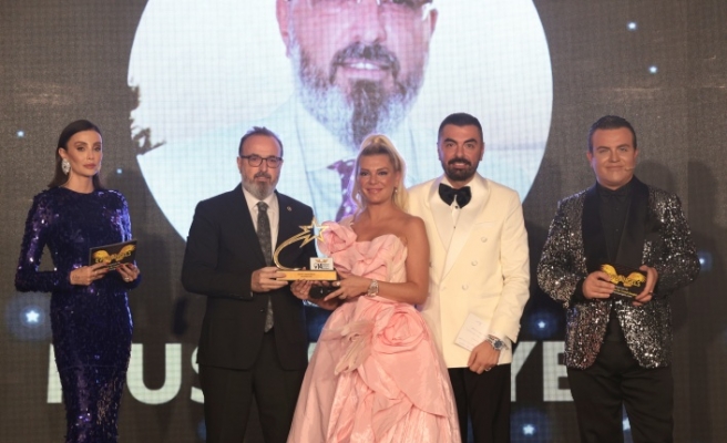 Mustafa Yel'e Ödül!