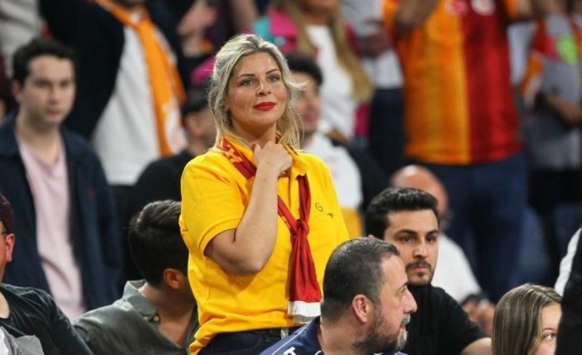 Pelin Öztekin, babası Rasim Öztekin için düzenlenen geceye katılmadı! Galatasaray maçına gitti