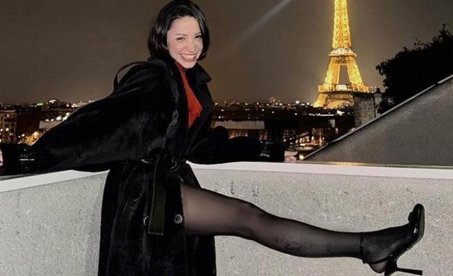 Zeynep Bastık'ın Paris Pozları Beğeni Rekoru Kırdı