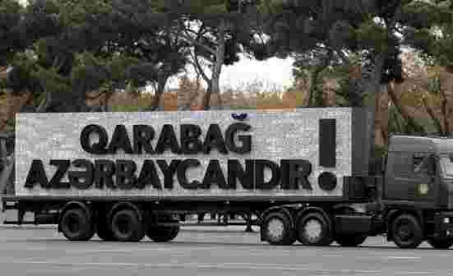30 yıl önce onlar yapmıştı! Azerbaycan'daki kutlamalarda Ermeni askeri araçlarına ait plakalar sergilendi