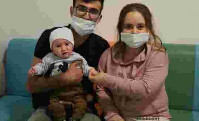 5 ay bağırsağı dışarıda yaşayan Emirhan bebek sağlığına kavuştu