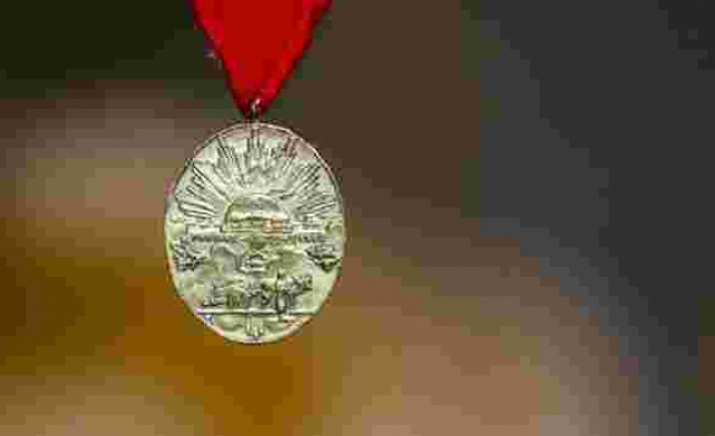 8 kişiye daha İstiklal Madalyası verildi