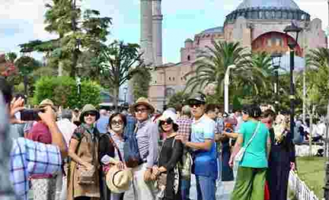 9 ayda İstanbul'a 12 milyona yakın turist geldi