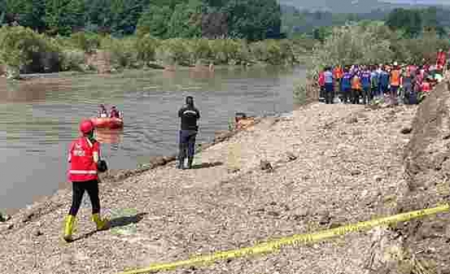 9 Gündür Aranıyordu: Sele Kapılan Kepçe Operatörünün Cenazesi 30 Kilometre Uzaklıkta Bulundu
