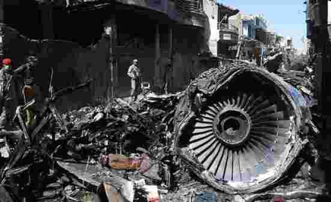 98 kişinin hayatını kaybettiği Pakistan'daki uçak kazasının düşme nedeni 'koronavirüs' çıktı