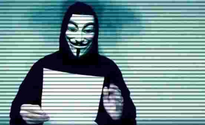 ABD'deki protestolara dünyaca meşhur hacker grubu Anonymous da dahil oldu! Polis telsizlerini ele geçirdiler