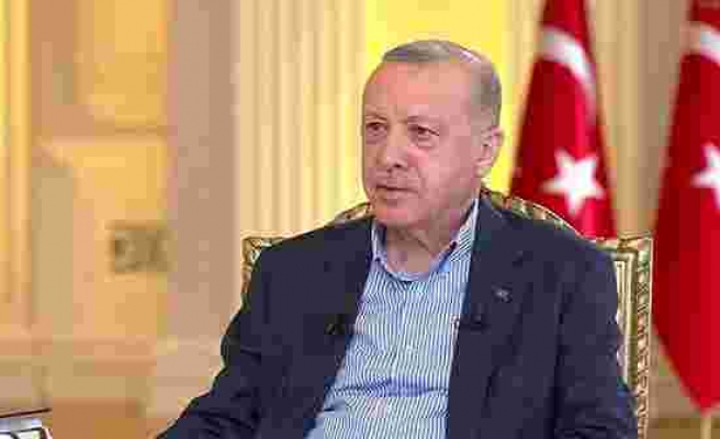 Abdülkadir Selvi, Cumhurbaşkanı Erdoğan'a 'Canlı Yayında' Fısıldayarak Sufle mi Verdi?