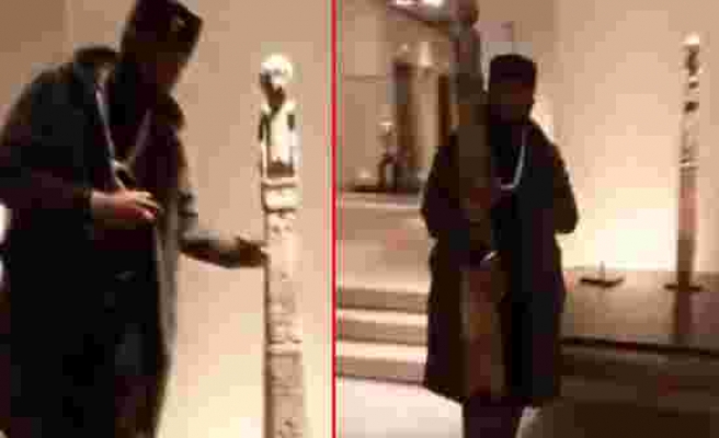 Afrikalı adam, Louvre Müzesi'ndeki ahşap heykeli eline alıp haykırdı: Sömürgeciler tarafından bizden çalınanları almaya geldim