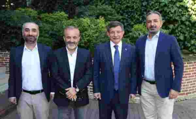 Ahmet Davutoğlu'nu Konuk Ettikten Sonra: Yavuz Oğhan'ın Sputnik'teki Programlarına Son Verildi