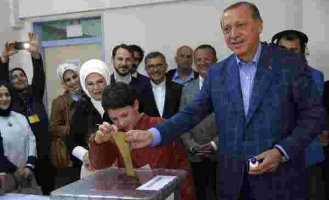 AKP MYK Bugün Toplanıyor: Seçim Barajı ve Yeni Anayasa Masada
