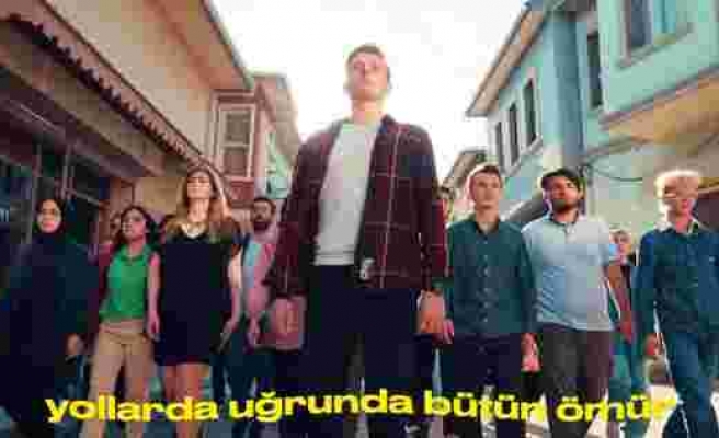 AKP'nin Gençlik Şarkısından Erdoğan'ın Hayatı Çıktı: 'Kafa Tutar Dünyaya'