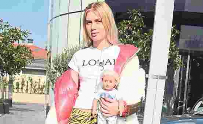 Aleyna Tilki bebeğini elinden bırakmıyor