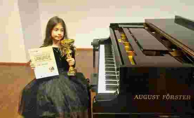 Alkışlar Minik Nil İçin: Piyanonun 'Altın Kızı' Viyana'dan Birincilikle Döndü 
