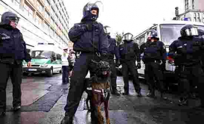 Almanya'da polis şiddeti! Türk aileyi hastanelik ettiler