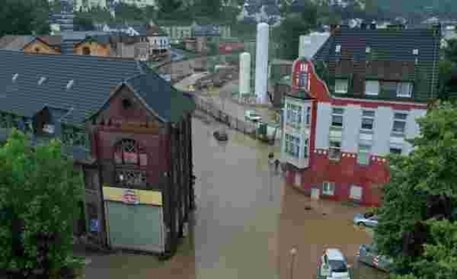 Almanya'da Sel Felaketi: 6 Bina Çöktü, 4 Kişi Hayatını Kaybetti, 30 Kişi Kayıp