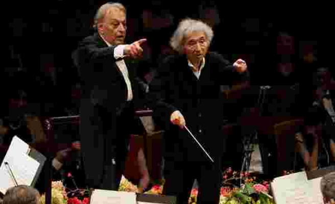 Alzheimer Olan Japon Orkestra Şefinin, Başka Bir Şef Yardımıyla Orkestra Yönettiği Muhteşem Anlar
