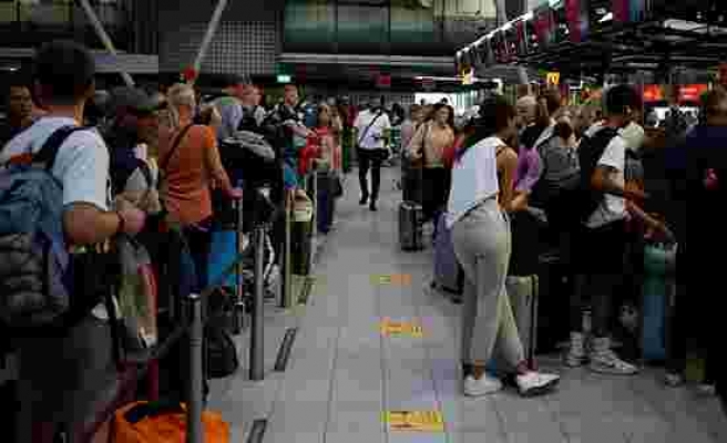 Amsterdam havalimanında kriz devam ediyor