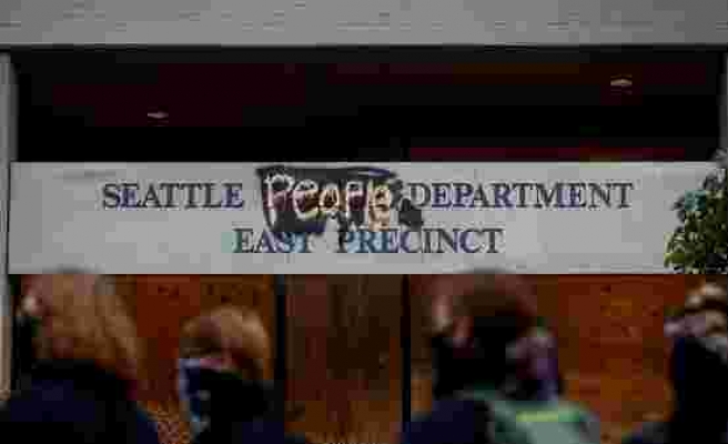 Anarşistler Seattle'da Özerklik İlan Etti: 'Şu anda ABD'yi Terk Ediyorsunuz'