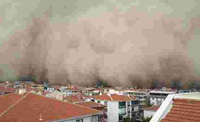 Ankara'da Kum Fırtınası: Başkentte Sarı Uyarı Verildi, Belediye Sağanak Yağışa Karşı Tedbir Çağrısında Bulundu