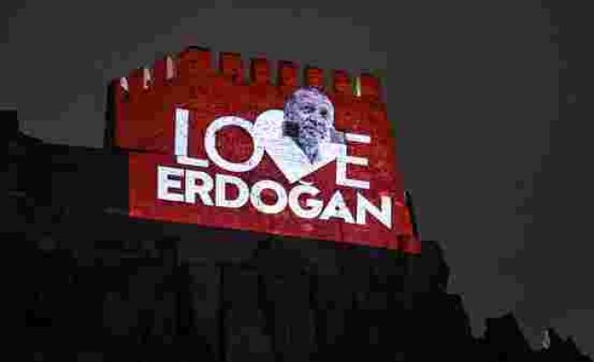 Ankara Kalesi'ne 'Love Erdoğan' Görseli