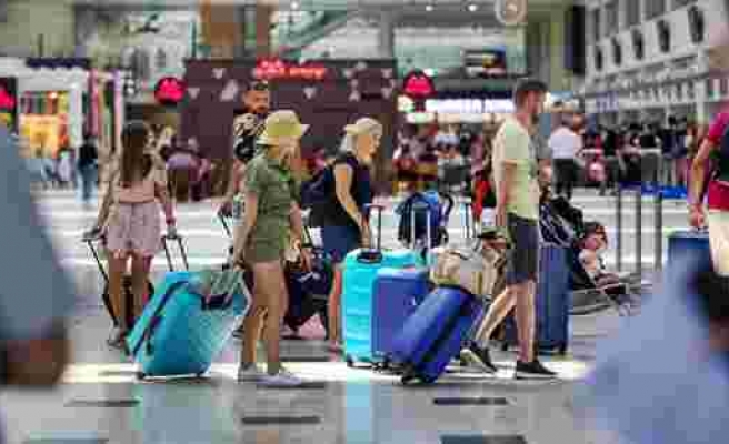 Antalya'ya hava yoluyla gelen turist sayısı 2 milyonu aştı