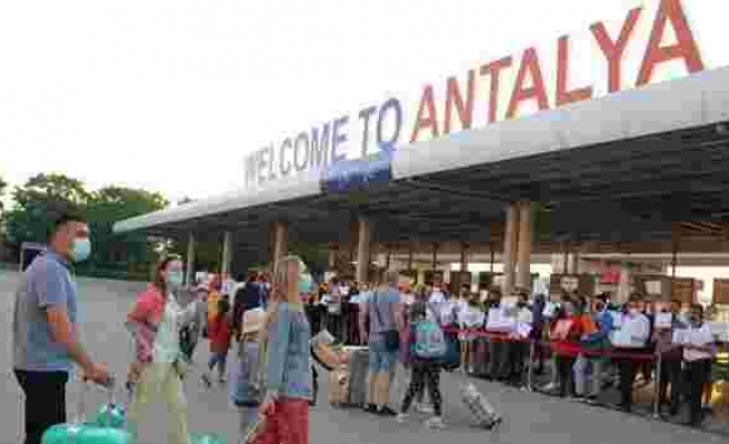 Antalya'ya hava yoluyla gelen turist sayısı10 milyonu geçti
